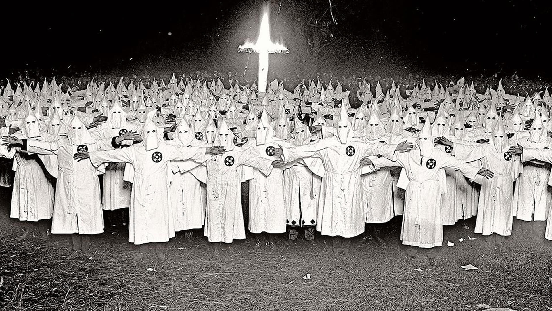Conheça a Ku Klux Klan: o que representou, como agia e quem combatia