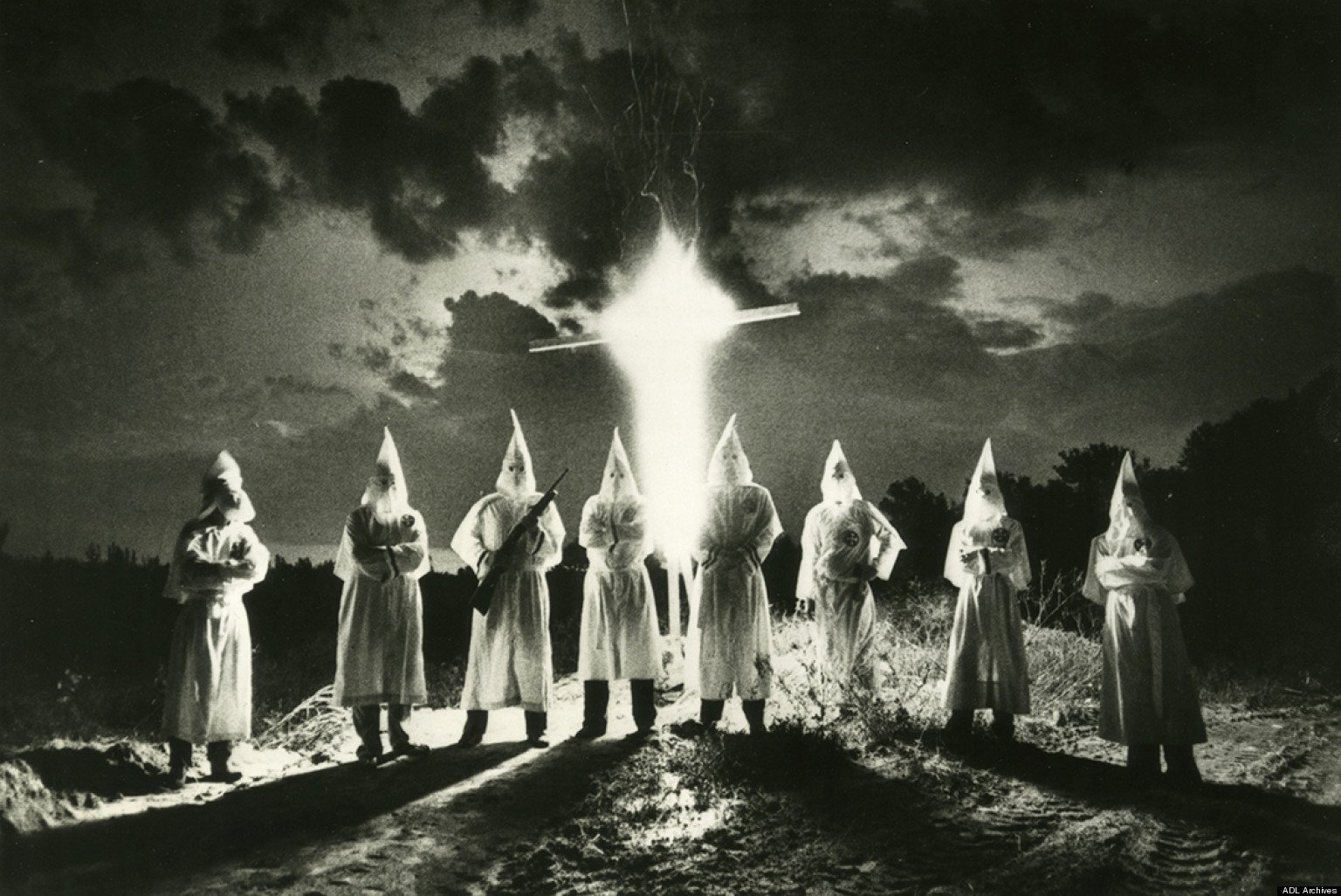 Conheça a Ku Klux Klan: o que representou, como agia e quem combatia