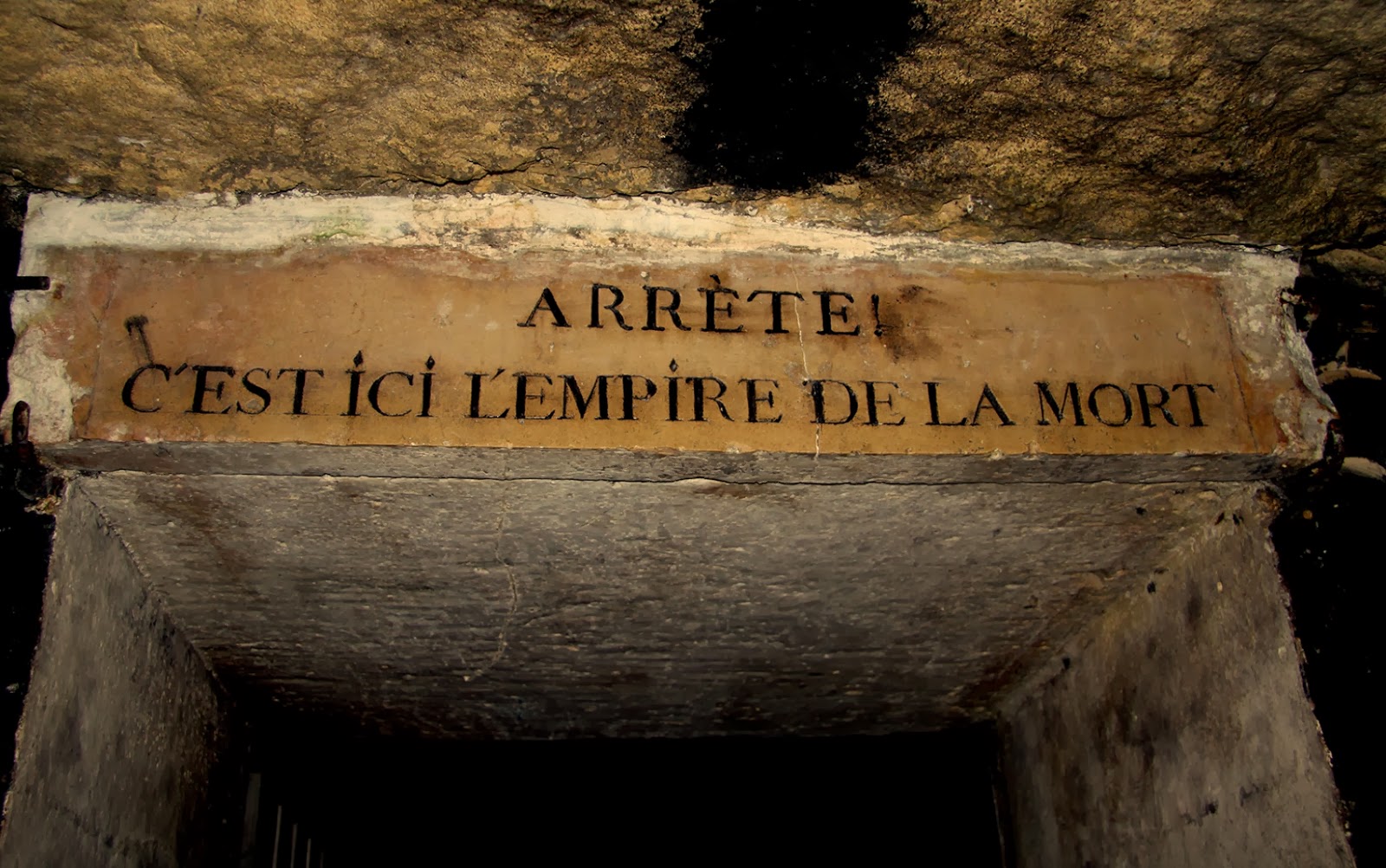 Catacumbas de Paris: Conheça o abrigo de milhões de mortos em túneis subterrâneos