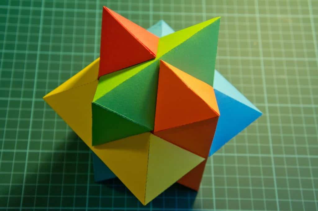 Dodecaedro, o que é? Definição, características e significado na geometria