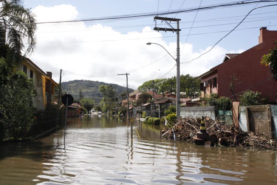 Enchentes - características, causas e impacto sócio-ambiental