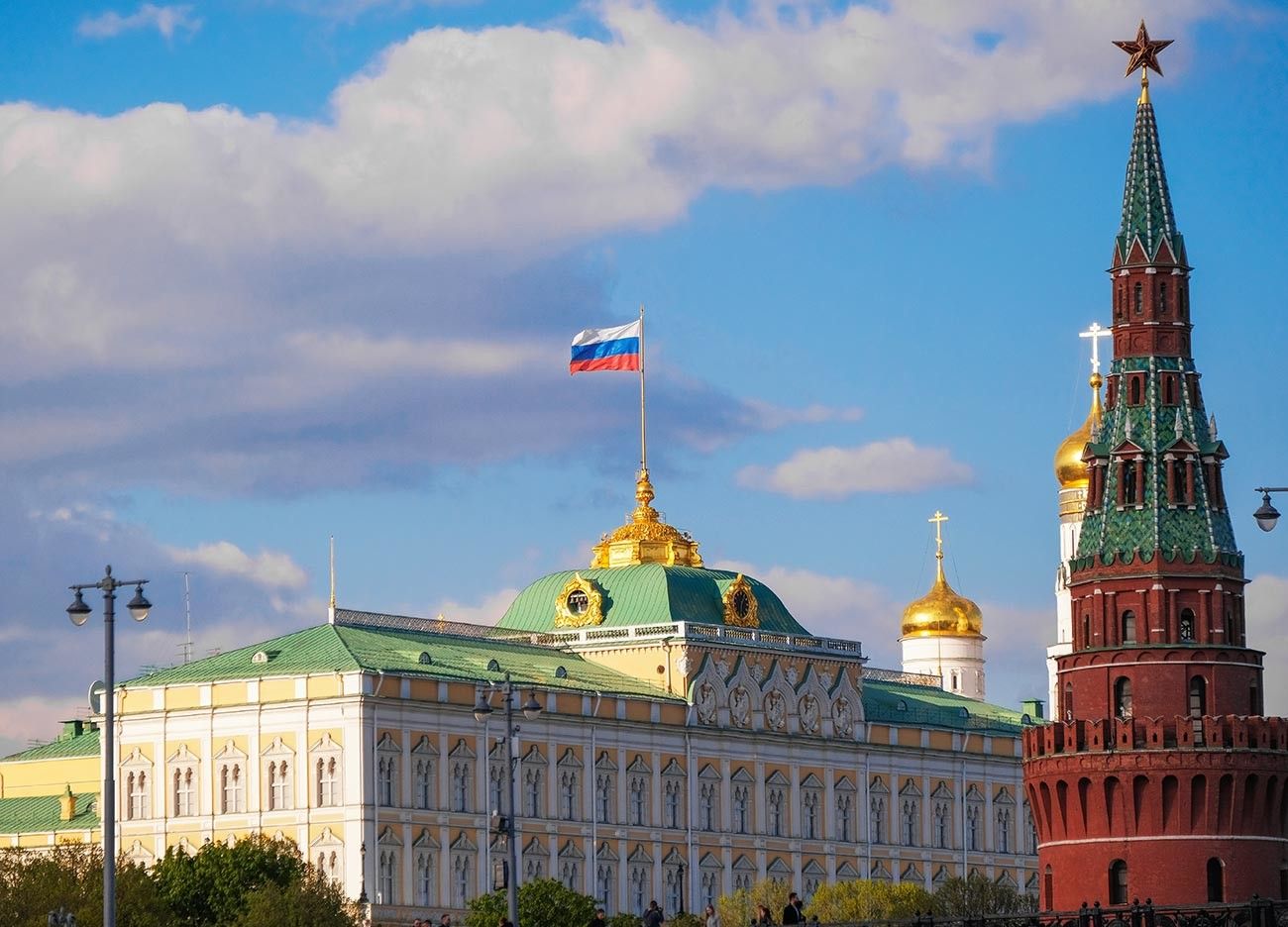 Regime russo – Sistema político, os três poderes e partidos políticos